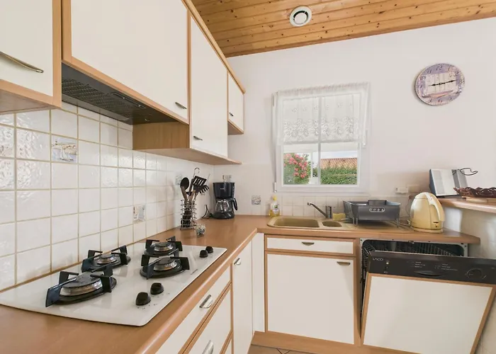 Holiday home Jardin Et Veranda - Maison 4 Adultes 2 Enfants *